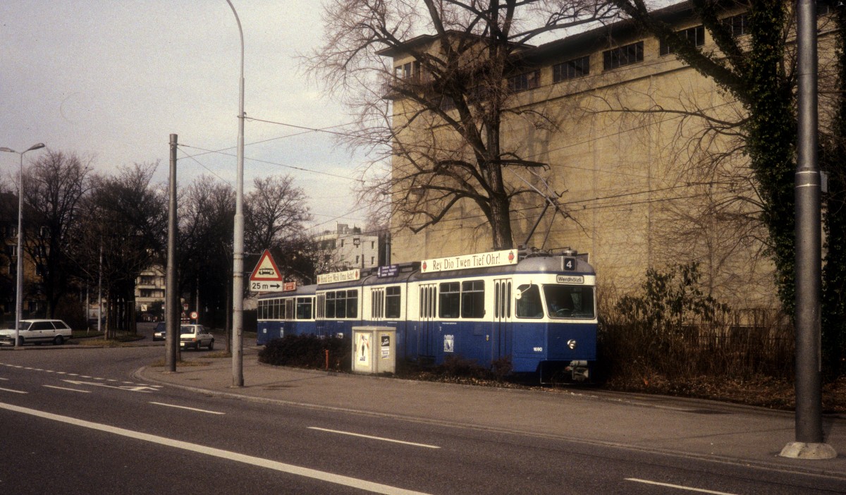 Zürich VBZ Tram 4 (Be 4/6 1690) Bellerivestrasse am 18. Februar 1994.