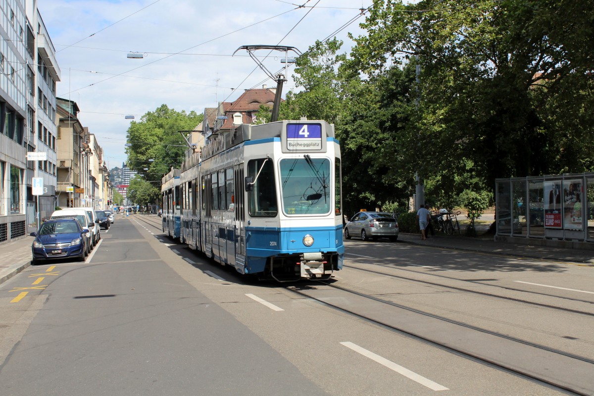 Zürich VBZ Tram 4 (SWP/SIG/BBC Be 4/6 2074) Limmatstrasse / Sihlquai am 13. Juli 2015.
