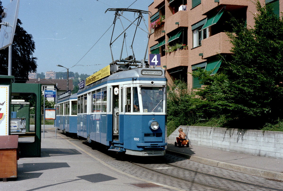 Zürich VBZ Tram 4 (SWS/BBC Be 4/4 1550) Altstetten, Bändlistrasse (Endstation Werdhölzli) im Juli 1983. - Scan von einem Farbnegativ. Film: Kodak Safety Film 5035. Kamera: Minolta XG-1.