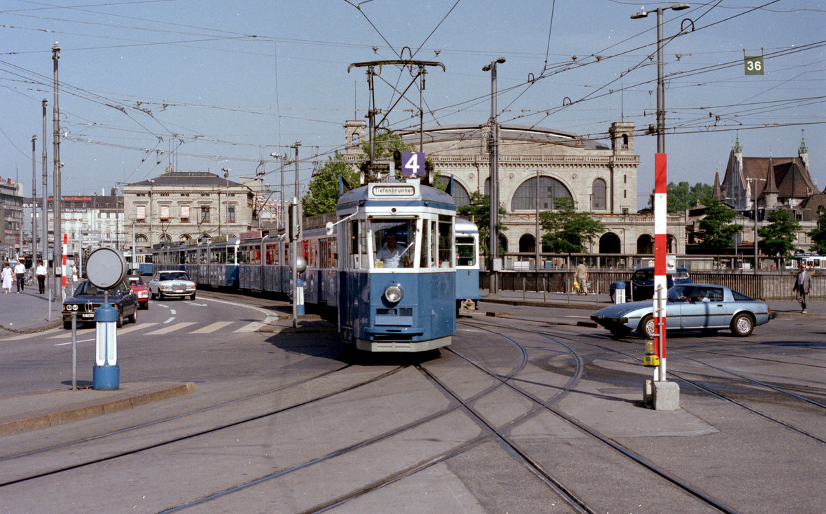 Zürich VBZ Tram 4 (SWS/BBC Be 4/4 1541) Altstadt, Bahnhofbrücke / Central im Juli 1983. - Scan von einem Farbnegativ. Film: Kodak Safety Film 5035. Kamera: Minolta XG-1.