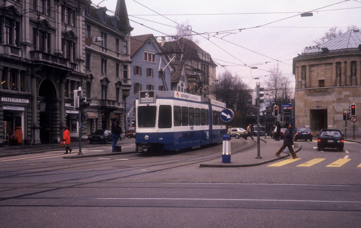 Zrich VBZ Tram 5 (Be 4/6 2097) Heimplatz im Februar 1994.