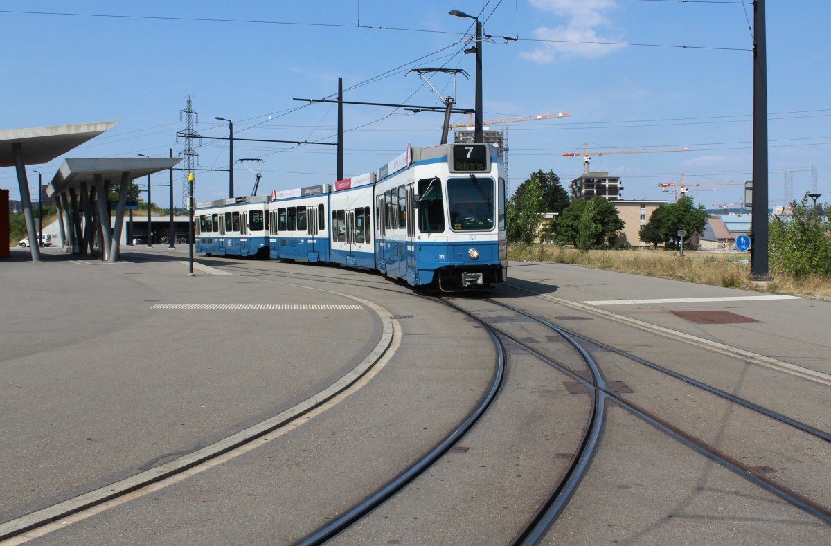 Zürich VBZ Tram 7 (SWP/SIG/ABB Be 4/8 2111) Bahnhof Stettbach am 11. Juli 2015.