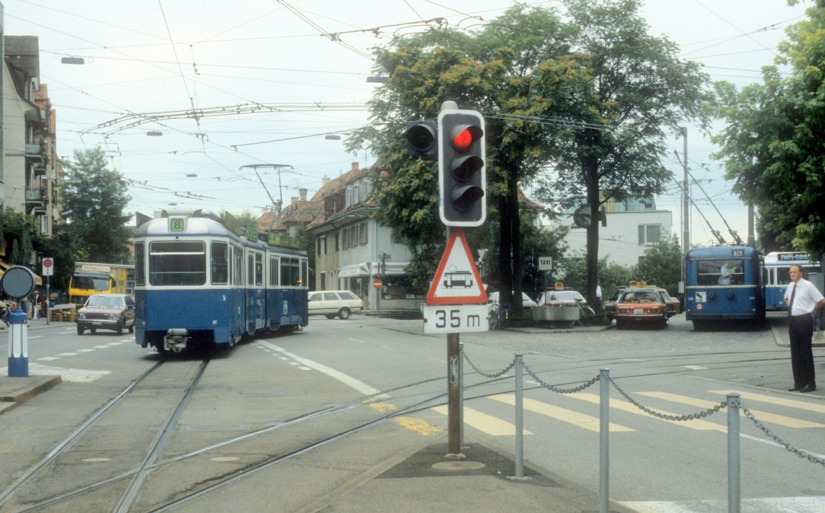 Zürich VBZ Tram 8 (Be 4/6 1617) Klusplatz im August 1986.