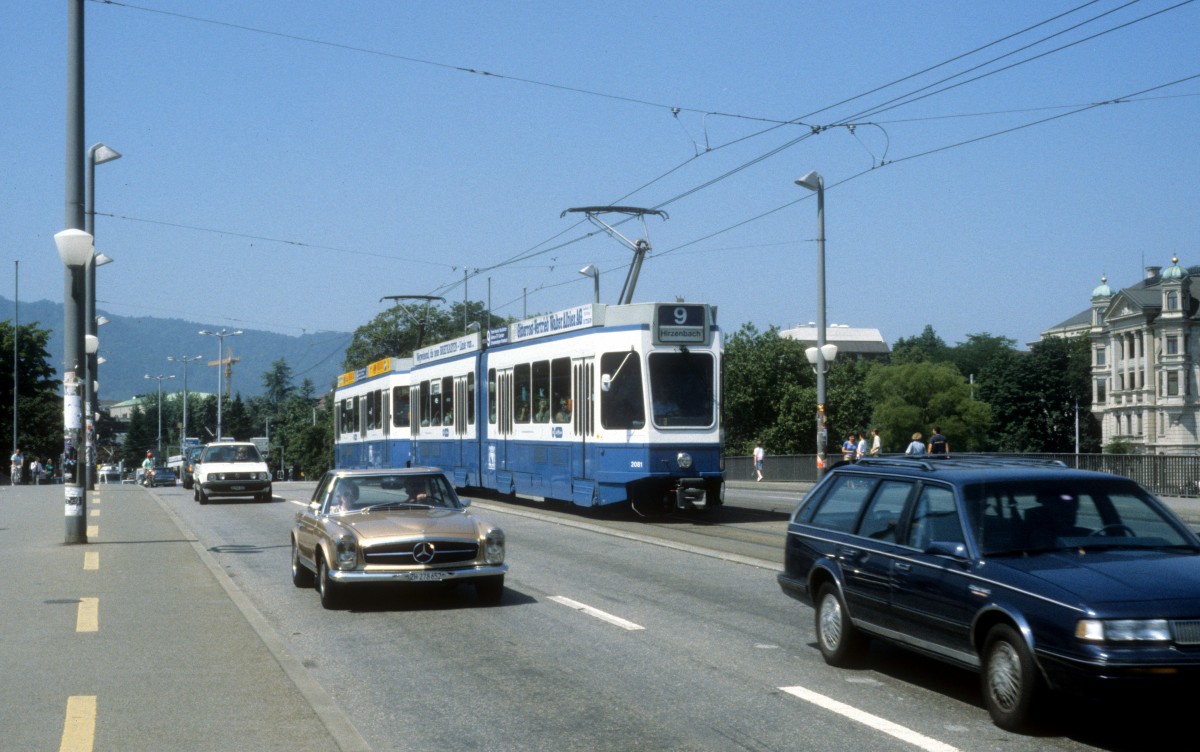Zrich VBZ Tram 9 (Be 4/6 2081) Quaibrcke am 20. Juli 1990.