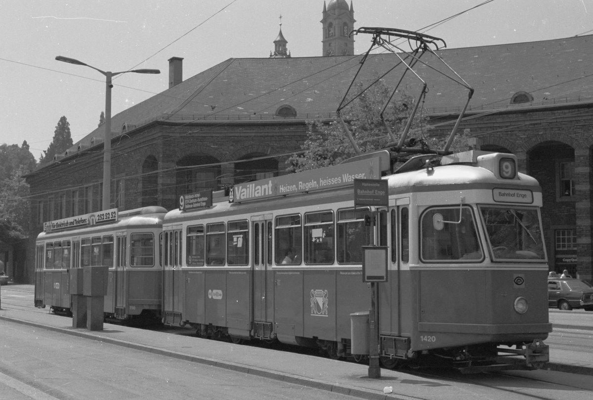 Zürich VBZ Tram 9 (SWS/MFO Be 4/4 1420) Enge, Tessinerplatz / Bhf. Zürich-Enge im Juli 1983. - Scan von einem Farbnegativ. Film: Kodak Safety Film 5035. Kamera: Minolta XG-1.