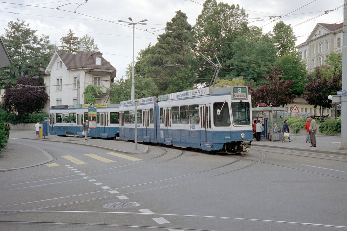 Zürich VBZ Tramlinie 3 (SWP/SIG/BBC-Be 4/6 2083, Bj. 1987) Römerhofplatz am 26. Juli 1993. - Scan eines Farbnegativs. Film: Kodak Gold 200-3. Kamera: Minolta XG-1.
