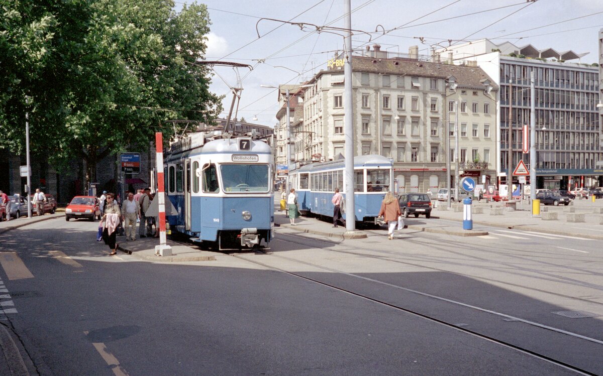Zürich VBZ Tramlinie 7 (SIG/MFO/SAAS-Be 4/6 1649, Bj. 1967) Enge, Tessinerplatz / Bhf. Zürich-Enge am 26. Juli 1993.
