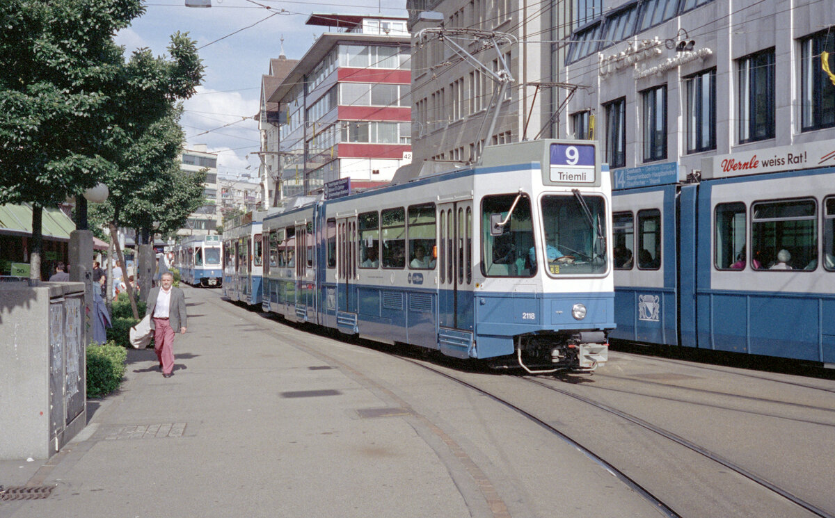 Zürich VBZ Tramlinie 9 (SWP/SIG/ABB-Be 4/6 2118, Bj. 1992) Badenerstrasse / Zweierplatz am 26. Juli 1993. - Scan eines Farbnegativs. Film: Kodak Gold 200-3. Kamera: Minolta XG-1.