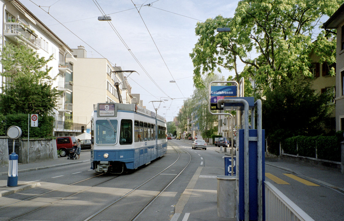 Zürich VBZ Tramlinie 9 (SWP/SIG/BBC Be 4/6 2061) Oberstrass, Winterthurerstrasse / Letzistrasse am 26. Juli 2006. - Scan eines Farbnegativs. Film: Kodak FB 200-6. Kamera: Leica C2.