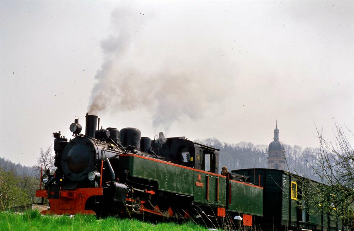 Zug der Jagsttalbahn bei Schöntal, Dampflok Aquarius C (01.05.1986) 