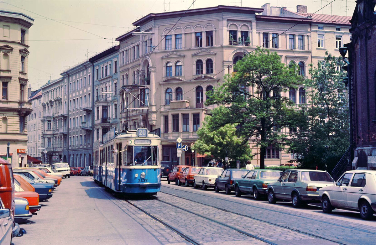 Zug der Münchener Straßenbahnlinie 20 (1984), Wagen der Baureihe M. Ort leider unbekannt