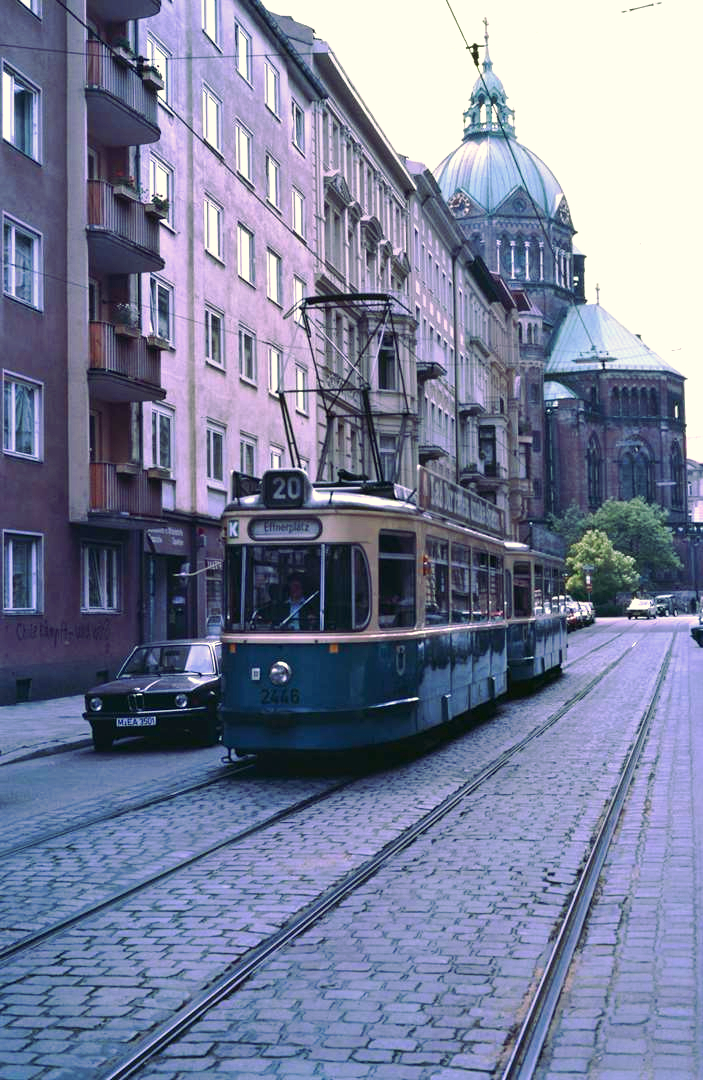 Zug der Münchener Straßenbahnlinie 20 zum Effnerplatz (1984), Wagen der Baureihe M