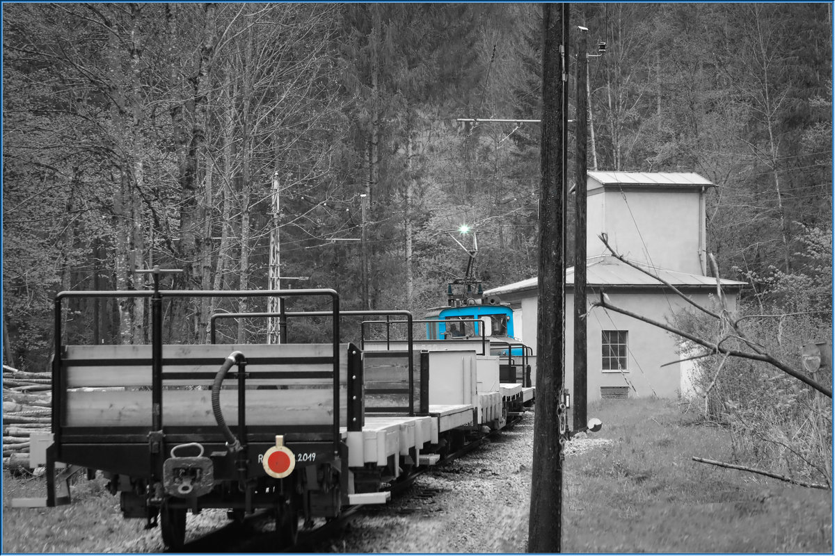 Zug Schluss ... 
Die zweite Serie meines Besuches der Breitenauerbahn endet hier . 
Allerdings habe ich bereits neue Ideen und Fotostellen im Kopf für dieses Kleinod das hoffentlich noch lange in Betrieb ist. 
26.April 2019 im Bahnhof Baumgartenwiese. 

