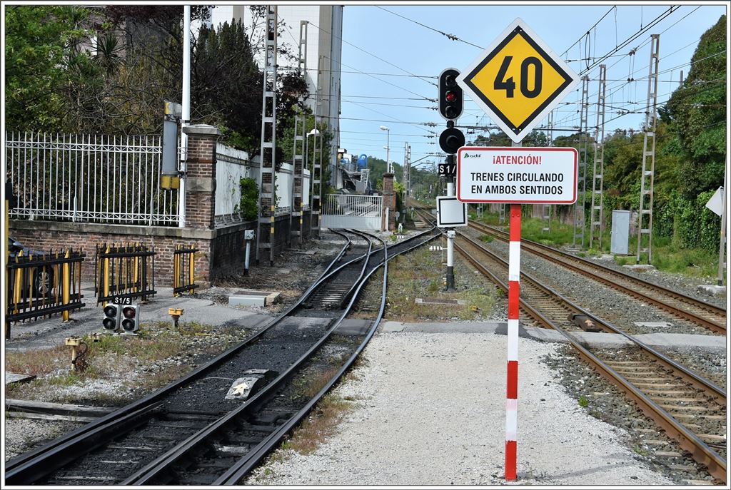 Zugang zum Solvaywerk Barreda, wo auch noch ein Breitspurgeleise liegt. (22.05.2016)