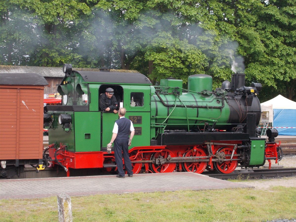 Zugführer und Lokführer,am 30.Mai 2015,beim Gespräch in Putbus.