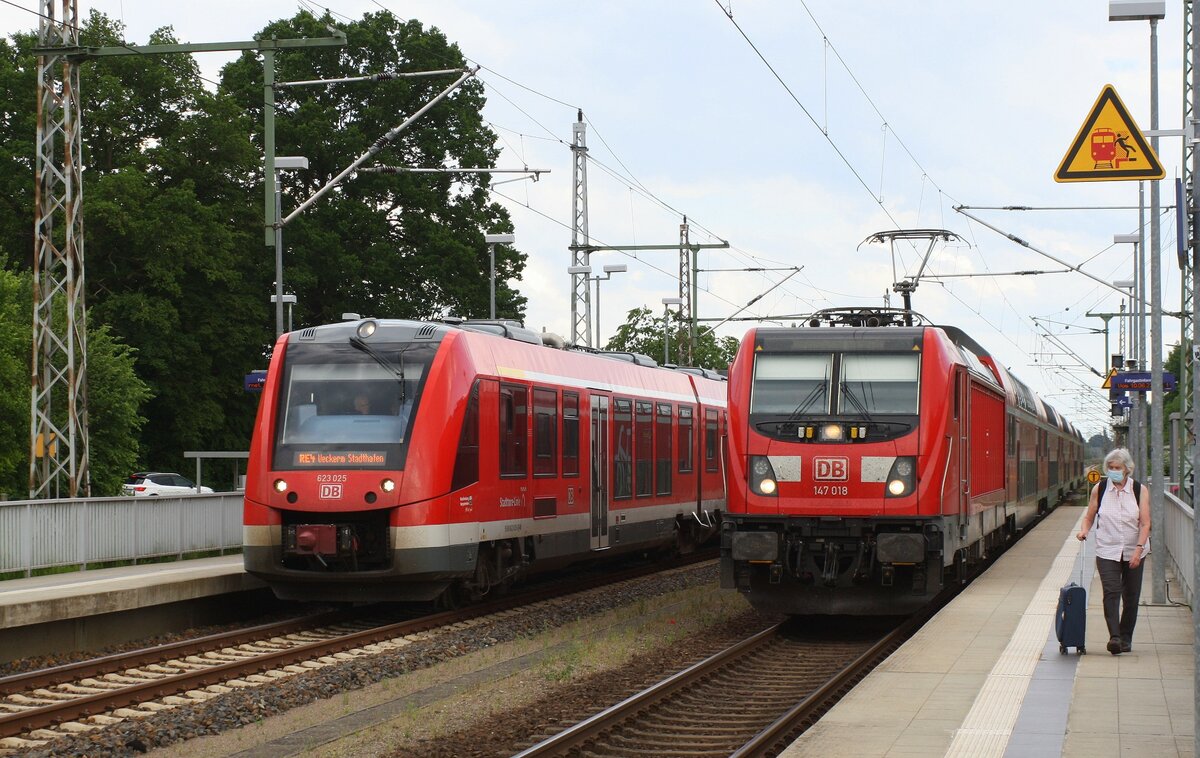 Zugkreuzung | RE4 und RE3 | Umsteigebahnhof Bf Jatznick [WJK] | 623 025 und 147 018 | Juni 2022