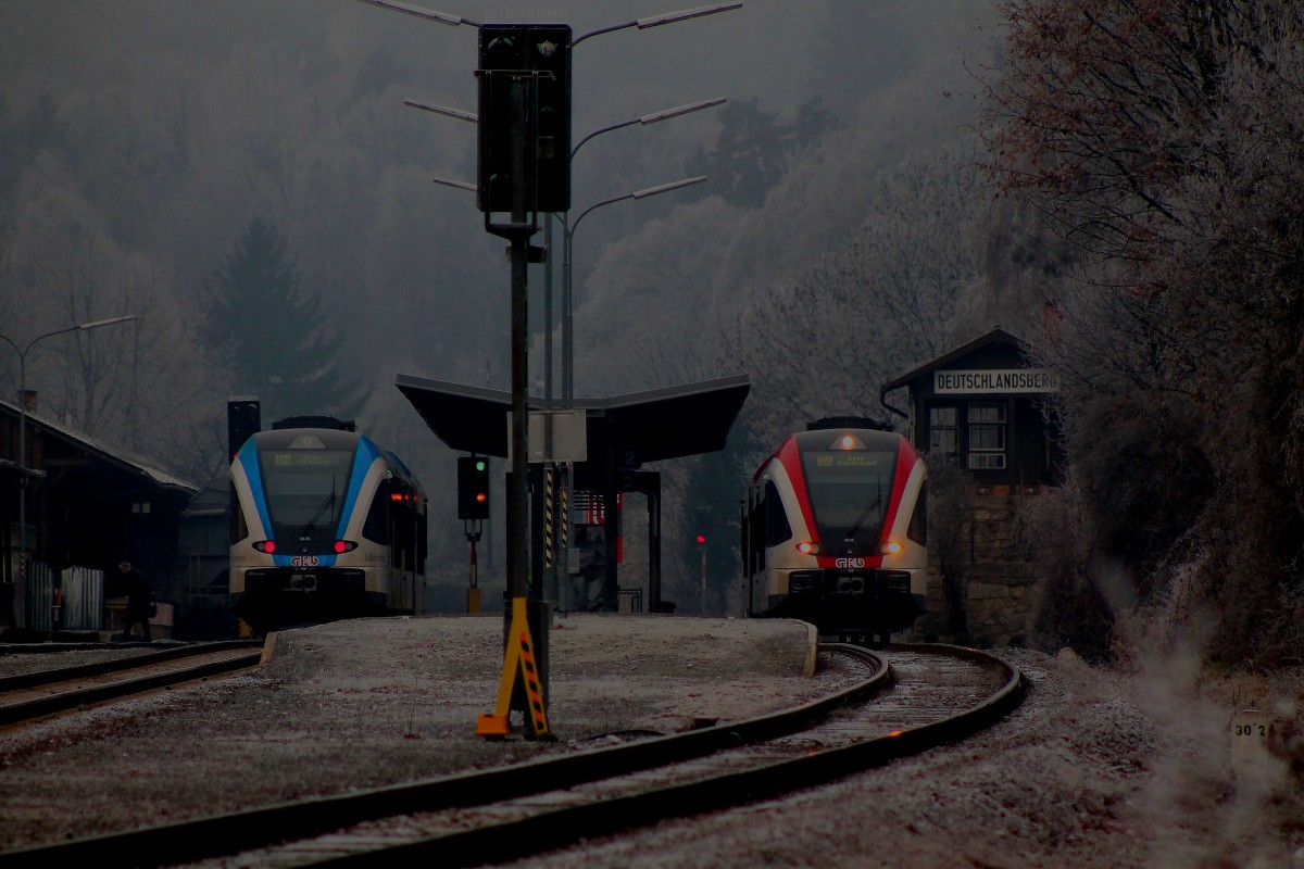 Zugkreuzung in Deutschlandsberg am Vormittag des 17.12.2013.