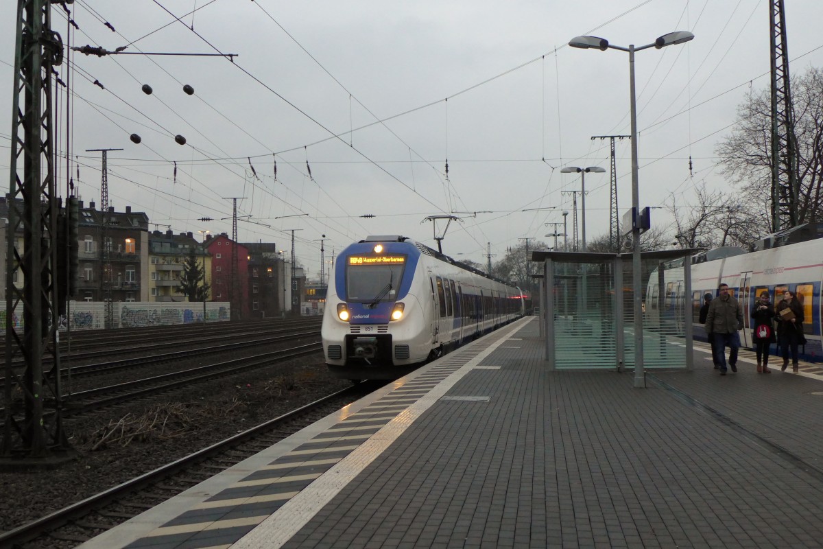 Zugkreuzung in Köln-West. National Express RB 48 (Bonn Mehlem - Wuppertal Oberbarmen) bei der Einfahrt. (15.01.2016)