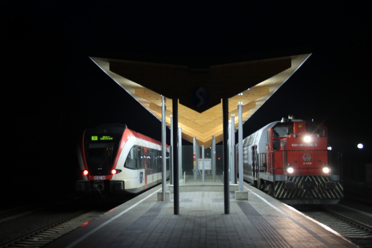 Zugkreuzung in Tobelbad am 30.12.2013 mit 5063.03 (R8553) und 1500.4 (R8410). (Wär nicht schlecht wenn das Stativ immer dabei wäre)