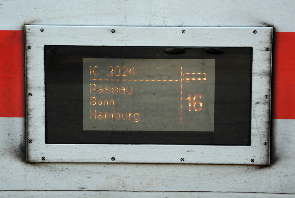 Zuglaufschild IC 2024 im Bonner Hbf - 07.08.2014