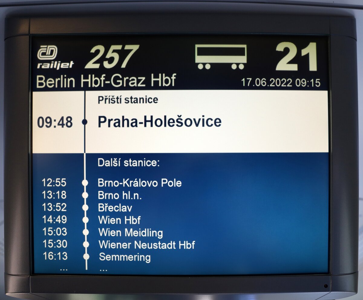 Zuglaufschild im VINDOBONA  17.06.2022  09:22 Uhr. Zwischen Kralup und Prag.