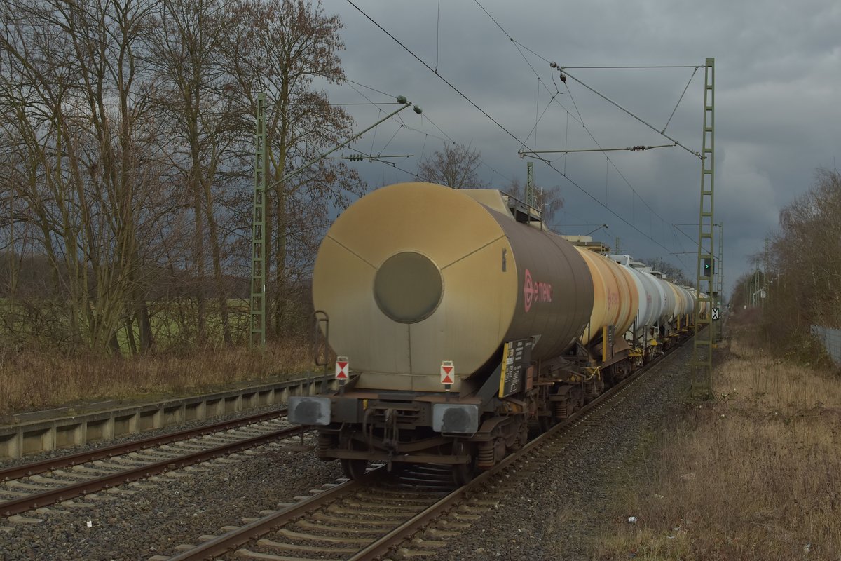 Zugschluß, diesen Nachschuß zeigt den Zug der COBRA 2905 die am Freitag den 3.2.2017 durch Anrath gen Krefeld fahrend. 