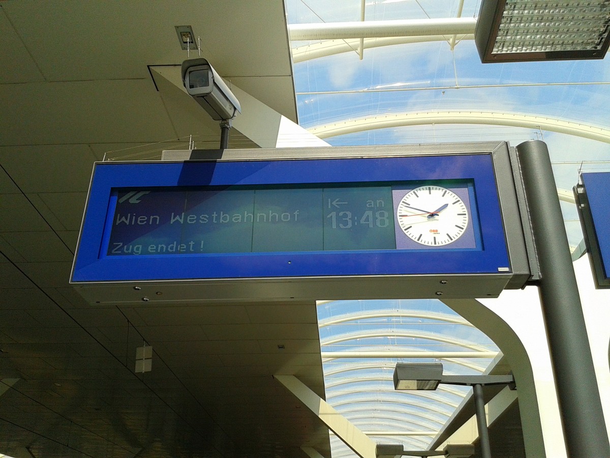 Zugzielanzeige des IC 640 (Wien Westbahnhof - Salzburg Hbf) am 18.8.2015 in Salzburg Hbf.