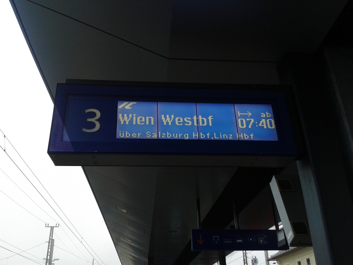 Zugzielanzeige des IC 693 (Klagenfurt Hbf - Wien Westbahnhof) am 18.8.2015 in Spittal-Millstättersee.