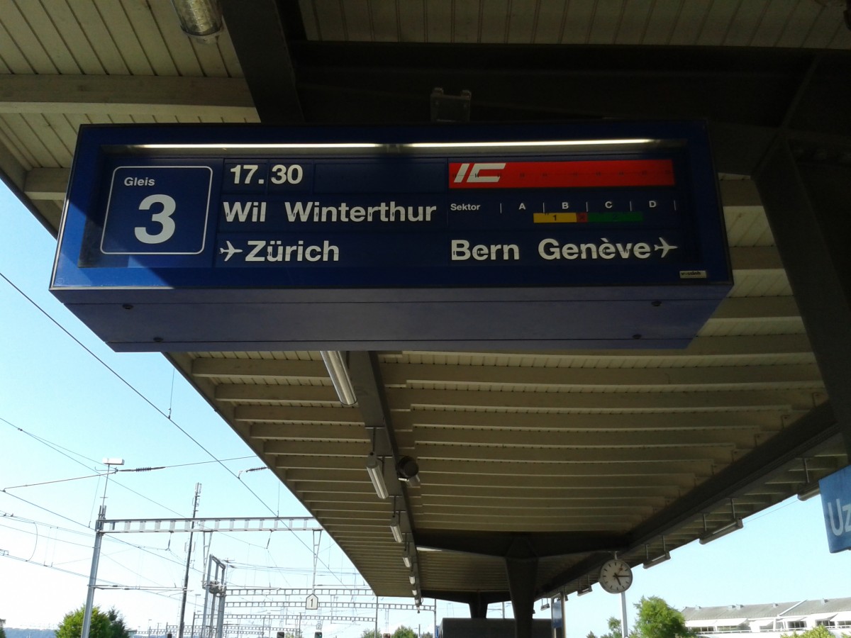 Zugzielanzeige des IC 730 (St. Gallen - Winterthur - Zrich HB - Bern - Lausanne - Genve-Aroport) am 24.7.2015 Uzwil.