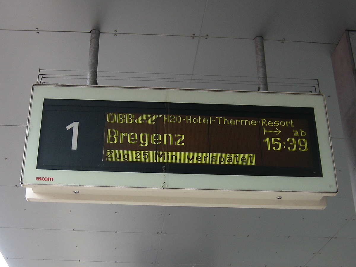 Zugzielanzeige des ÖBB EC 668  H2O-Hotel-Therme-Resort  von Graz Hbf nach Bregenz. Aufgenommen in Innsbruck Hbf am 26.04.2009