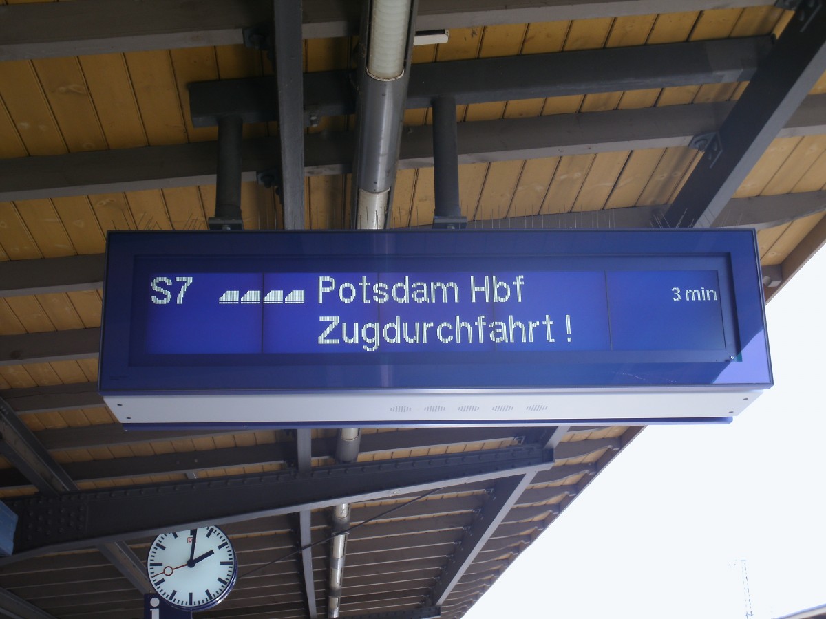 Zugzielanzeiger fr eine Durchfahrt,am 12.Mai 2012,in Berlin Wannsee.