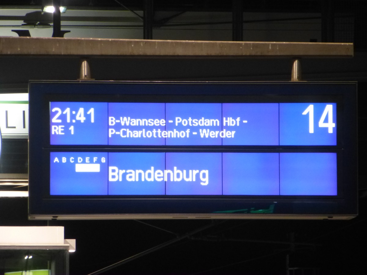 Zugzielanzeiger für den RE1 nach Brandenburg. Berlin Hbf am 02.09.2014.
