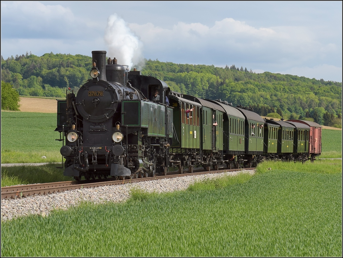 Zum Abschied der 93 beim Kanderli im Archiv gekramt - seit dieser Woche ist 378.78 in die Pfalz weitergewandert, nachdem sie 20 Jahre treue Dienste im Kandertal geleistet hat. Bei Egisholz, Mai 2018. 