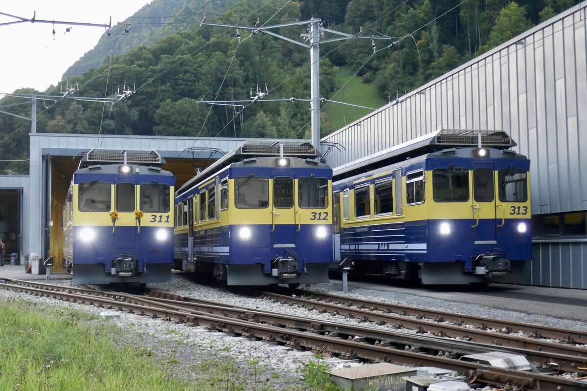 Zum Abschluss gab es noch die Aufstellung der drei ABeh 4/4 II 311–313 am 19.9.25 vor dem Depot Zweilütschinen.