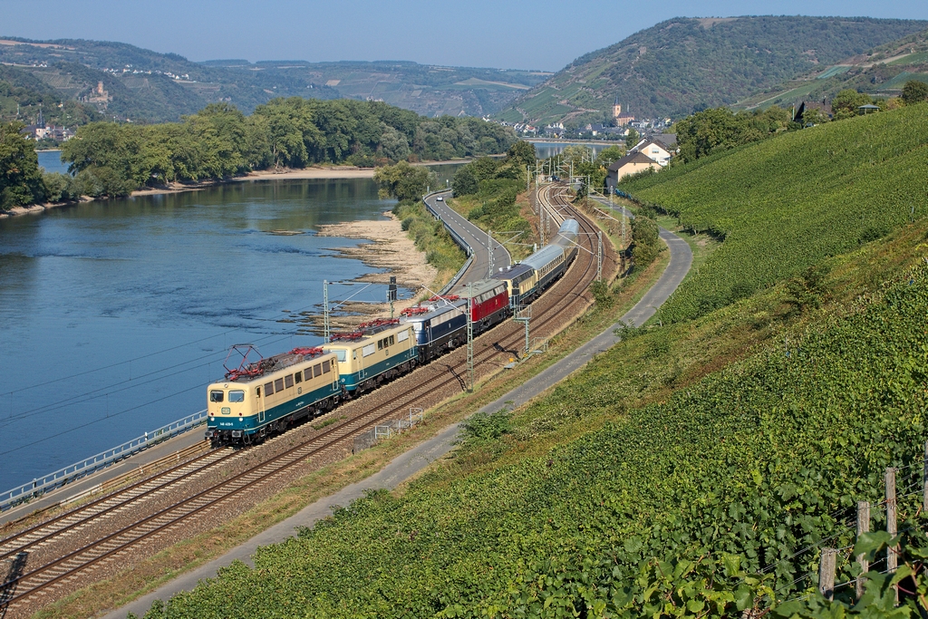 Zum anstehenden Streckenfest der Kurhessenbahn brachte am 11.9.2015 das DB Museum Koblenz einige Loks nach Frankenberg und kam, von 140 423 angeführt, etwas vor Plan durch Lorch