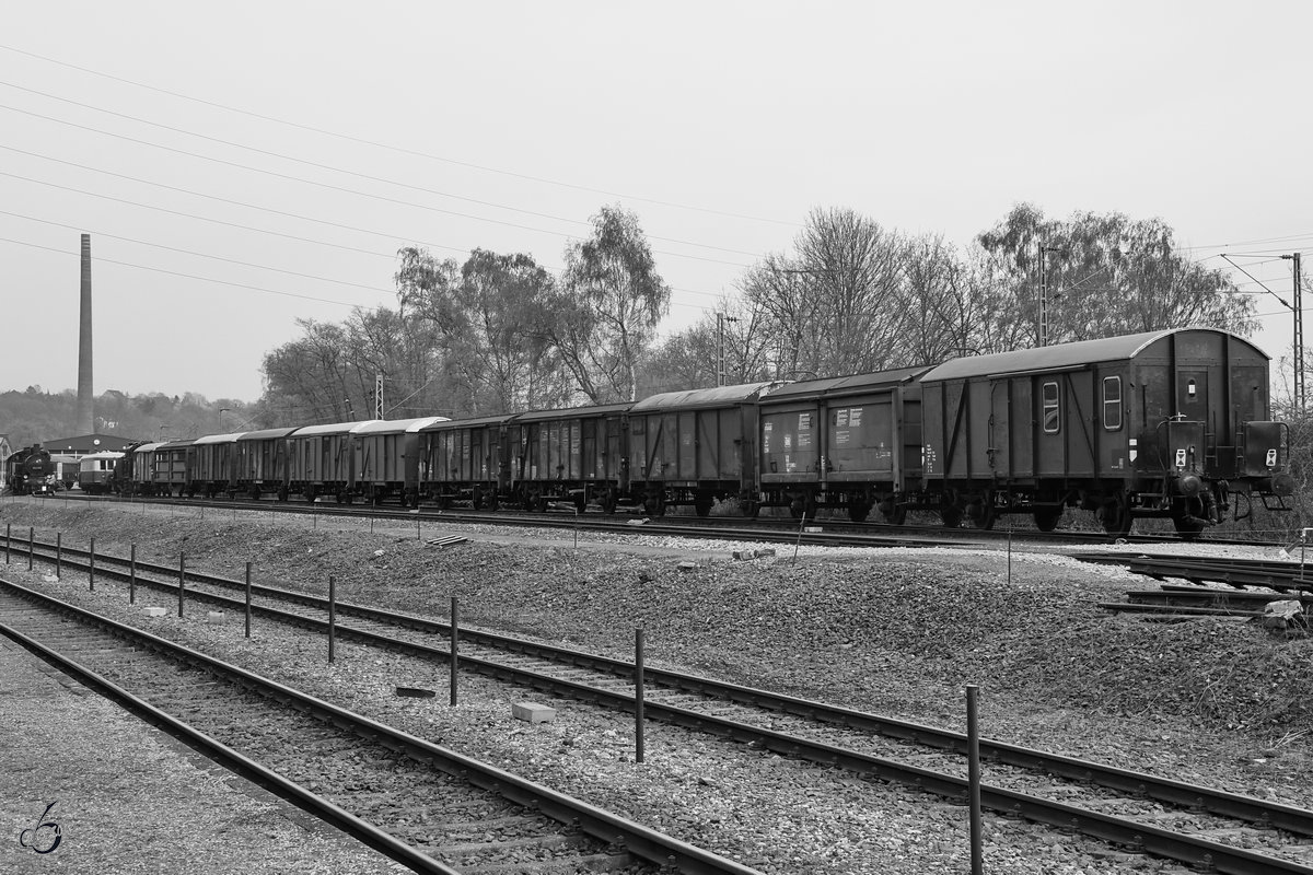 Zum Güterzug aufgereite Wagen Mitte April 2018 im Eisenbahnmuseum Bochum.