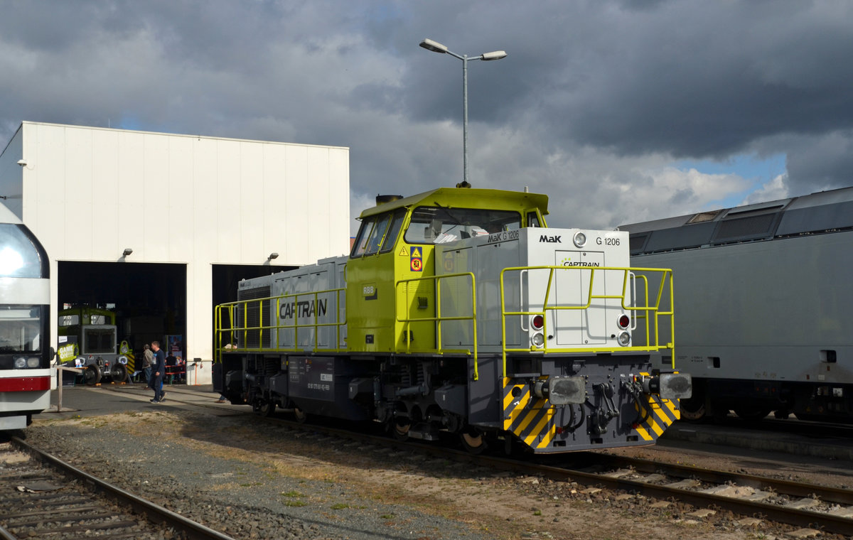 Zum Tag der Chemie in Bitterfeld am 22.09.18 konnte auch der Standort der Regiobahn Bitterfeld besichtigt werden. Hier wurde neben 285 108 auch 275 801 in den Farben des Mutterkonzern Captrain gezeigt. 