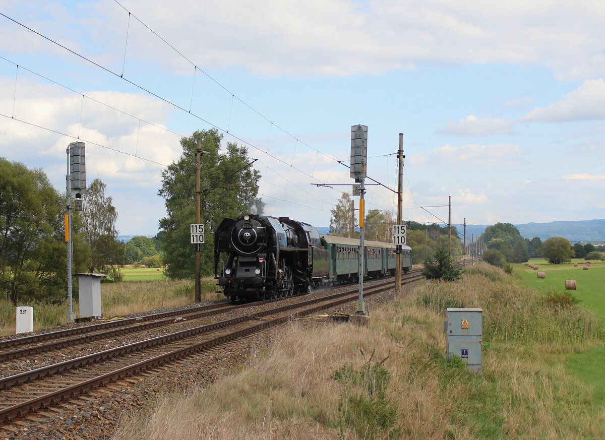Zum Tag der Eisenbahn am 12.09.26, fuhr 475 101 den R 10881 von Sokolov nach Cheb. Hier zu sehen bei Tr�nice. Gru� zur�ck! 