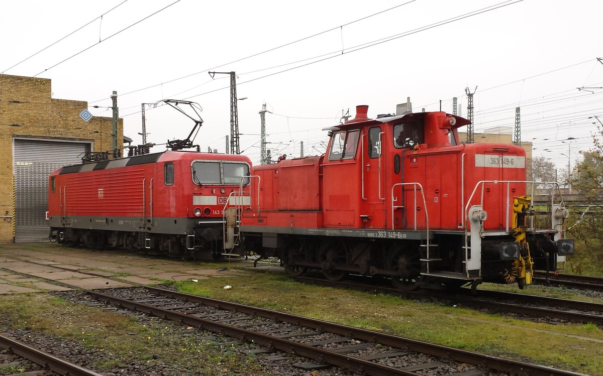 Zum Tag der offenen Tür im ICE-Werk Leipzig konnte man auch 363 149-6 zusammen meiner Lok der Baureihe 143 ablichten. Datum der Aufnahme ist der 19.11.2014