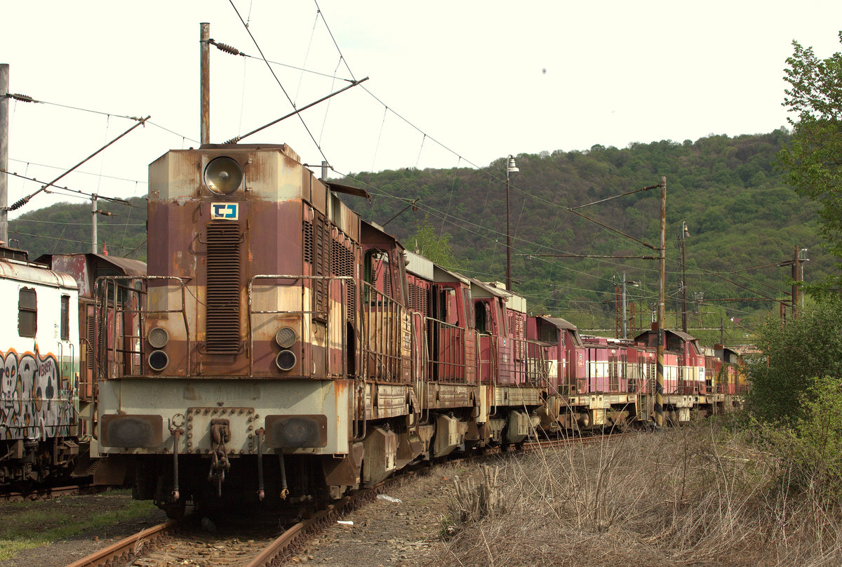 Zur Verschrottung abgestellt , am Rande des SOKV Usti nad Labem.
26.04.2019  15:25 Uhr.