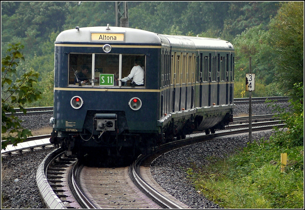 Zur�ck geht es �ber die Verbindungsbahn nach Altona - als Linie S11. Hier bei der Ausfahrt aus der Station  Rothenburgsort , Richtung Hamburg-Hauptbahnhof. 8.9.2013