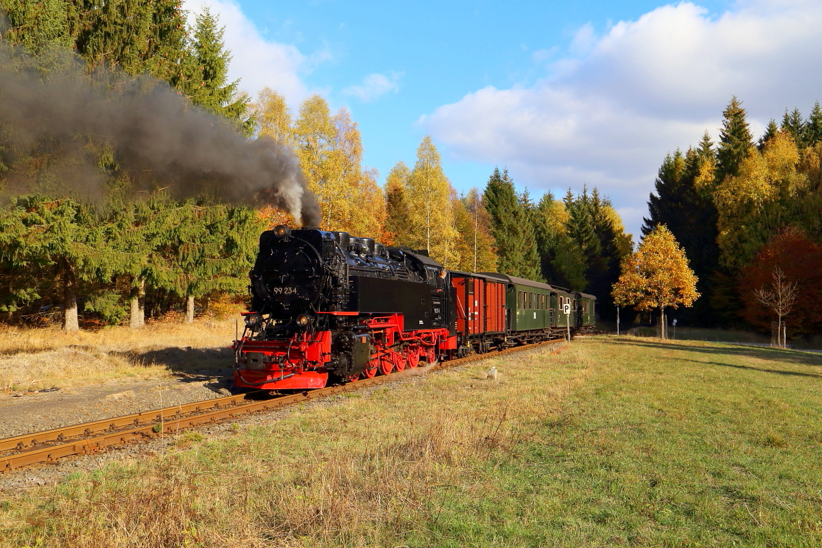Zurücksetzen von 99 234 mit IG HSB-Sonder-PmG, Haltepunkt Birkenmoor, am 21. 10.2018. (Bild 1)