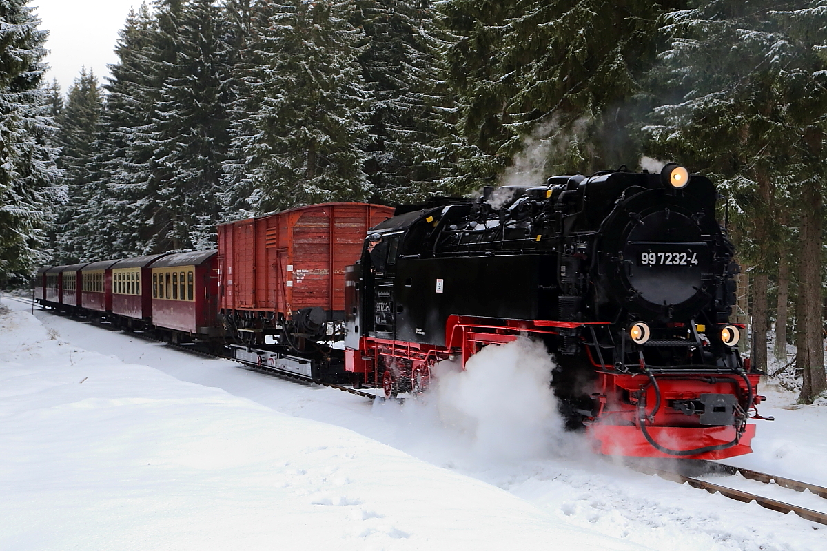 Zurücksetzen von 99 7232 mit IG HSB-Sonder-PmG zur Vorbereitung einer Scheinanfahrt am 25.02.2017 zwischen Elend und Sorge, kurz vor dem Bahnübergang Wietfelder Straße.