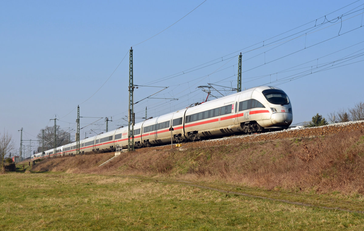 Zusammen mit einem ICE der BR 415 war dieser der Reihe 411 am 17.03.16 unterwegs nach Berlin. Hier passiert er Gräfenhainichen.