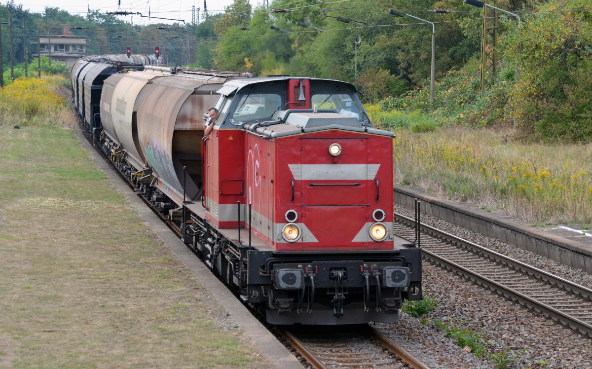 Zusammen mit einer weiteren V 100 am Ende rollte diese V 100 der EBS am 08.09.13 in Schkopau ein. Anschlie�end wurde Kopf gemacht und die Fahrt ging zur�ck Richtung Gro�korbetha.
