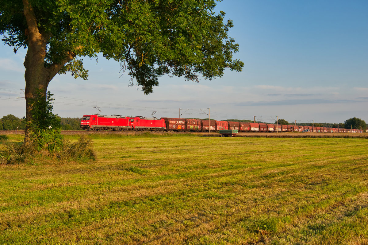 Zwei 185er von DB Cargo mit einem Kohlezug bei Heglau Richtung Ansbach, 23.08.2019
