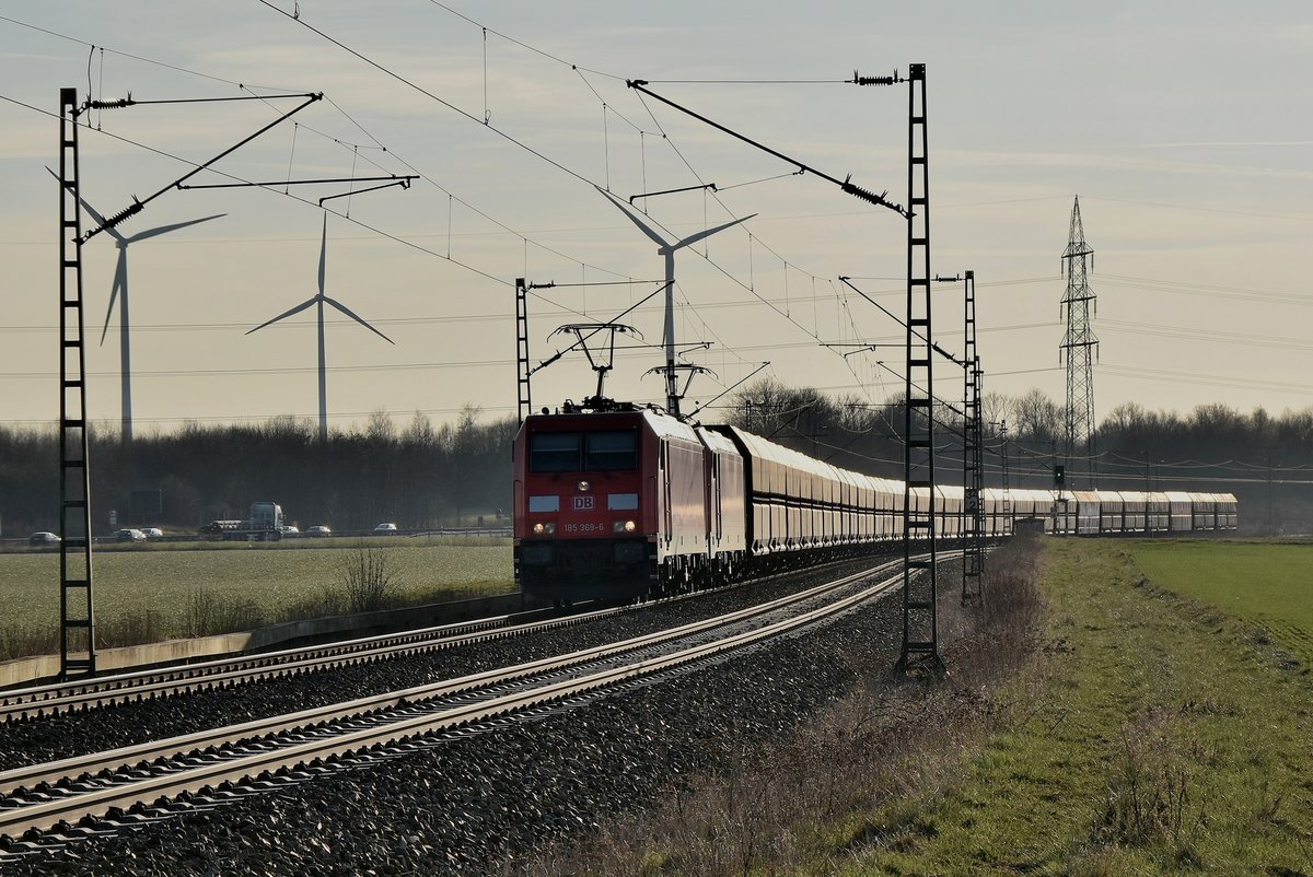 Zwei 185ziger kommen am 19.3.2018 mit einem Kohlezug zwischen Gubberath und Noithausen vor meine Linse als sie gen Dillingen unterwgswaren. 