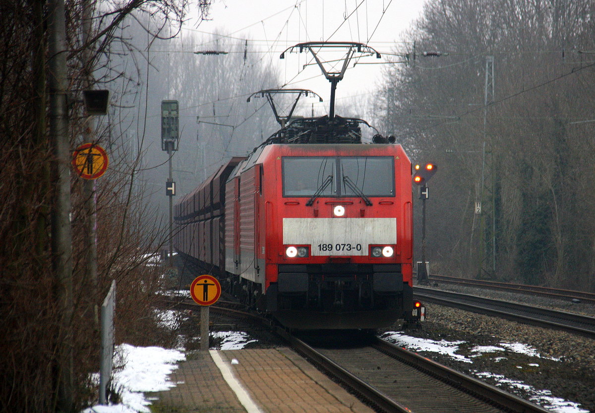Zwei 189er beide von DB kommen als Umleiter mit einem Erzleerzug aus Dillingen(an der Saar) nach Rotterdam(NL) und fahren durch Kohlscheid in Richtung Herzogenrath,Neuss.
Aufgenommen von Bahnsteig 1 in Kohlscheid. 
Bei Nelbel am Kalten Nachmittag vom 23.1.2017.