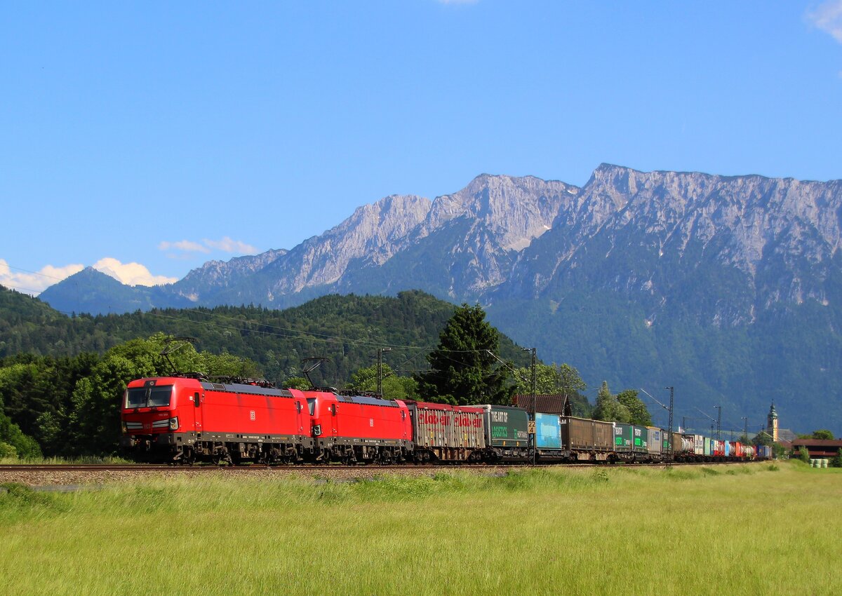 Zwei 193er der DB mit KLV auf der KBS 950 in Richtung München (16.06.2021)