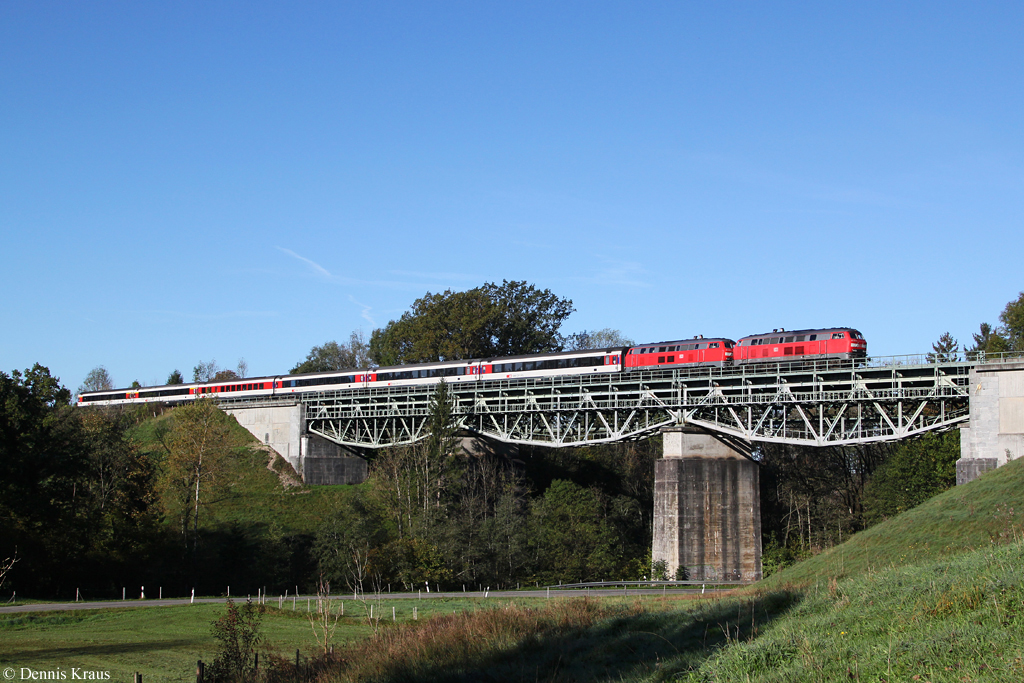 Zwei 218 mit EC 196 am 09.10.2014 bei Maria Thann.